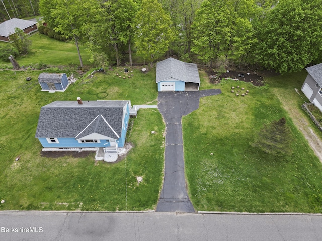 aerial view of property and surrounding area