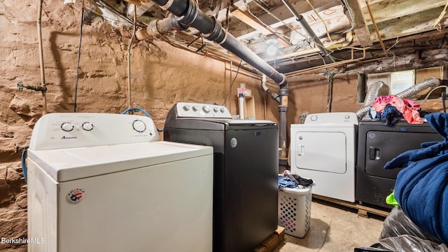 14 Hall St, North Adams, MA 01247 - laundry room featuring washer and dryer