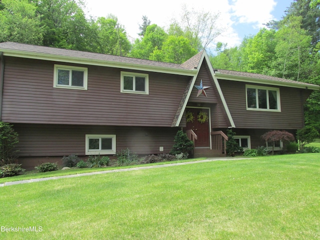 499 Tamarack Rd, Pittsfield, MA 01201 - view of front of property featuring a front yard