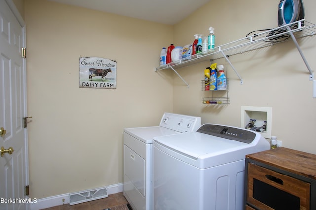 clothes washing area featuring laundry area, visible vents, independent washer and dryer, and baseboards