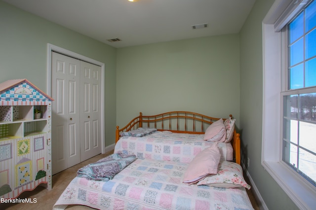 bedroom featuring a closet, visible vents, and baseboards