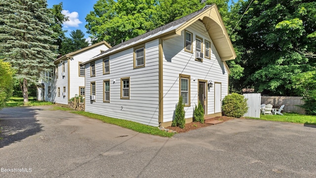 view of front of property