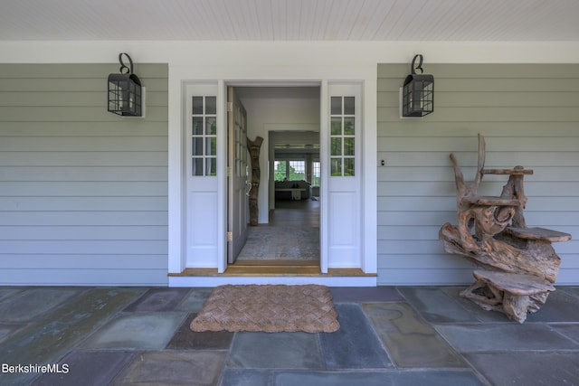 view of front of house featuring a porch and a shingled roof