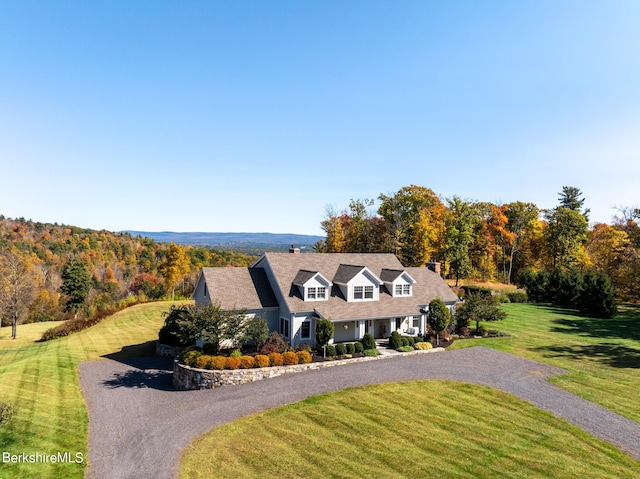 view of front of house featuring a front yard