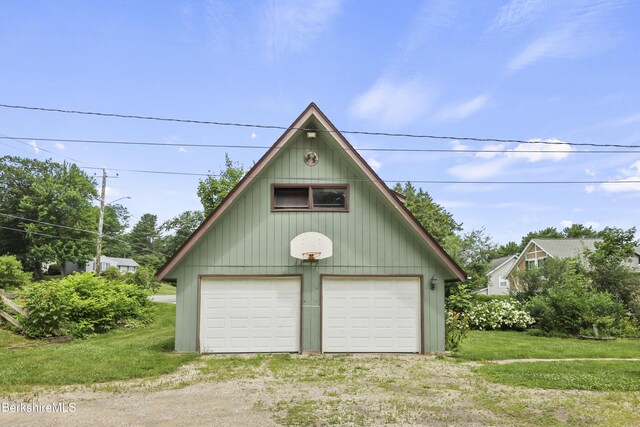 73 Narragansett Ave, Lanesborough, MA 01237 - detached garage with driveway