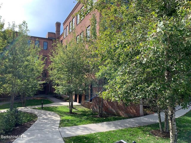 view of property's community featuring a yard