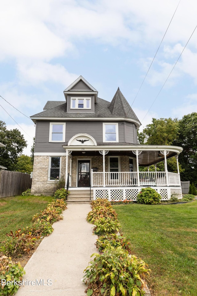 view of front of house featuring covered porch and a front lawn