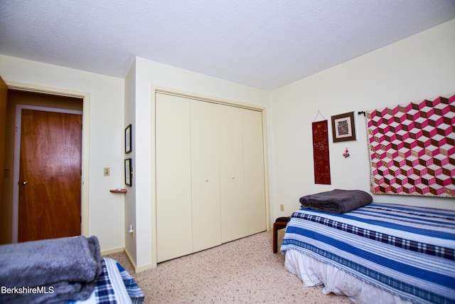 345 Big Bass Ln, Becket, MA 01223 - bedroom with a closet and a textured ceiling