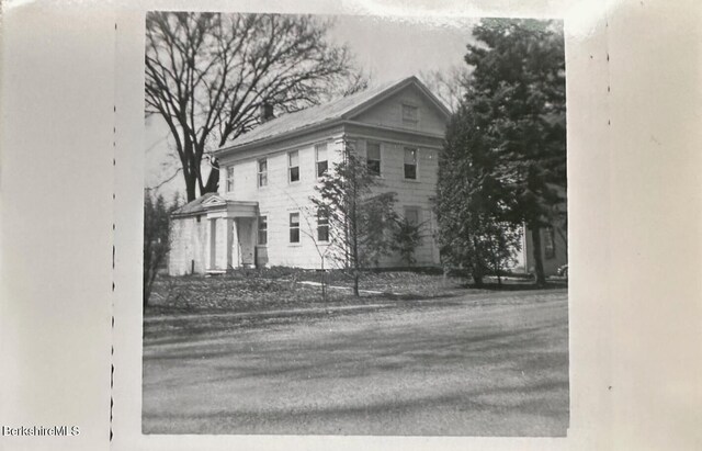 3 Swamp Rd, West Stockbridge, MA 01266 - view of front facade