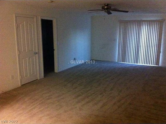 carpeted empty room featuring ceiling fan