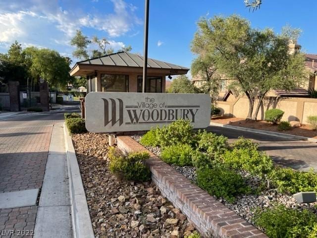 view of community / neighborhood sign