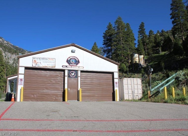 4095 Tyrol Way, Mount Charleston, NV 89124 - garage featuring a mountain view