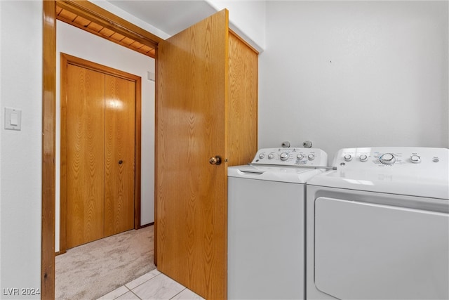 washroom featuring light tile patterned floors and washing machine and clothes dryer