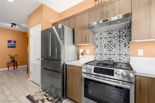 kitchen with tasteful backsplash, light hardwood / wood-style floors, and appliances with stainless steel finishes