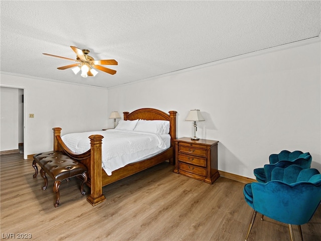 bedroom featuring ceiling fan, a textured ceiling, and light hardwood / wood-style floors