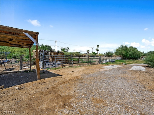 view of yard featuring a rural view