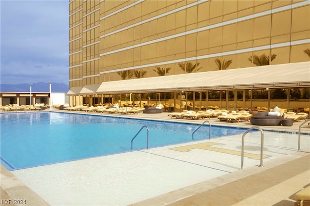 2000 N Fashion Show Dr Unit 1906, Las Vegas, NV 89109 - view of swimming pool