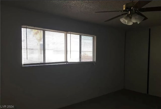 unfurnished room with plenty of natural light and ceiling fan