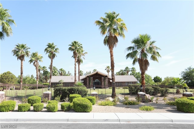 view of front of property