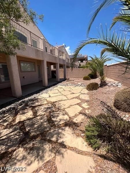 view of yard with a patio area