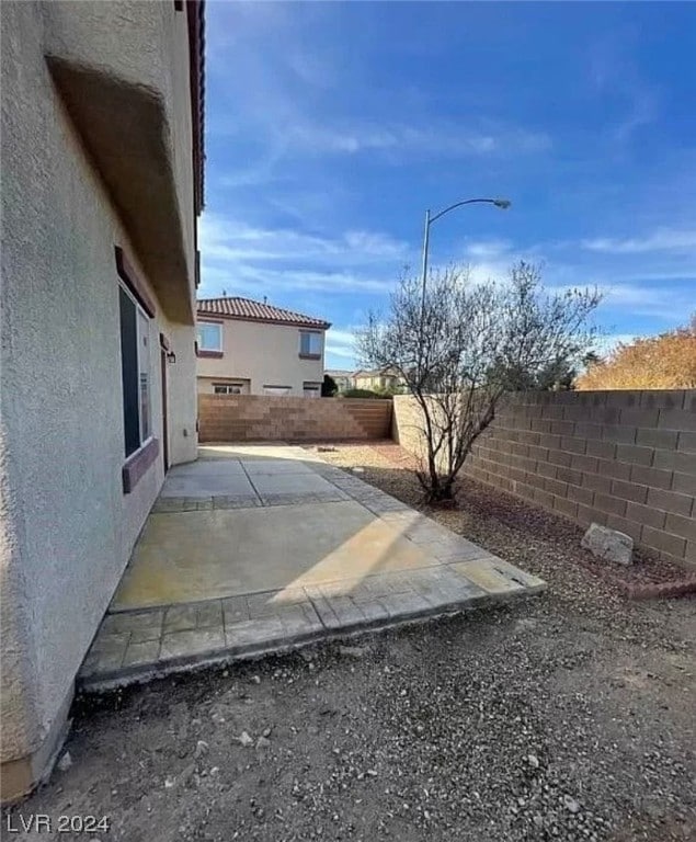 view of yard with a patio