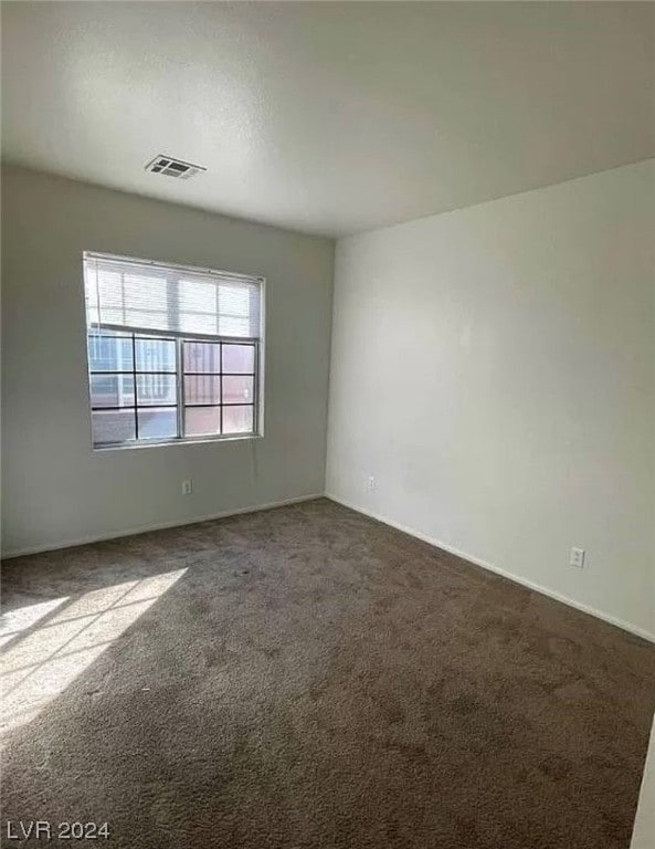 unfurnished room featuring carpet floors