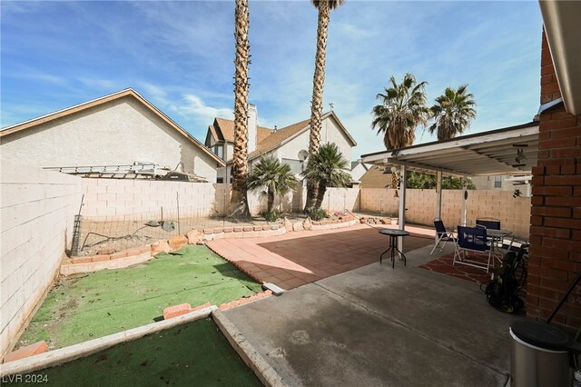 view of yard featuring a patio area