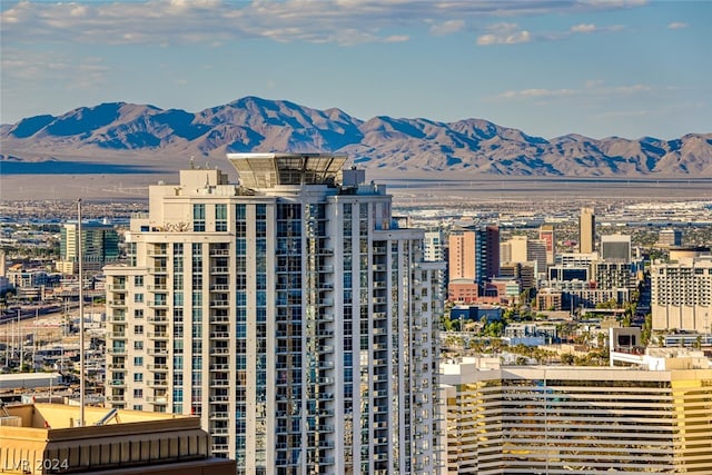 city view featuring a mountain view