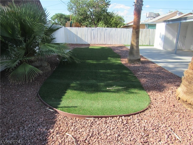 view of yard with a patio area