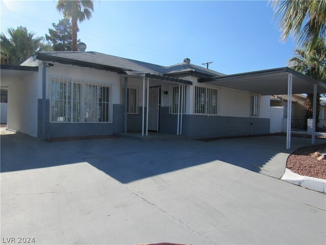 view of front of house featuring a carport