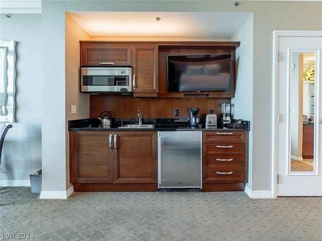 interior space featuring sink, dishwashing machine, and fridge