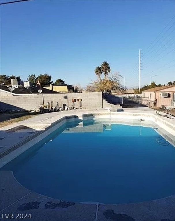 view of swimming pool