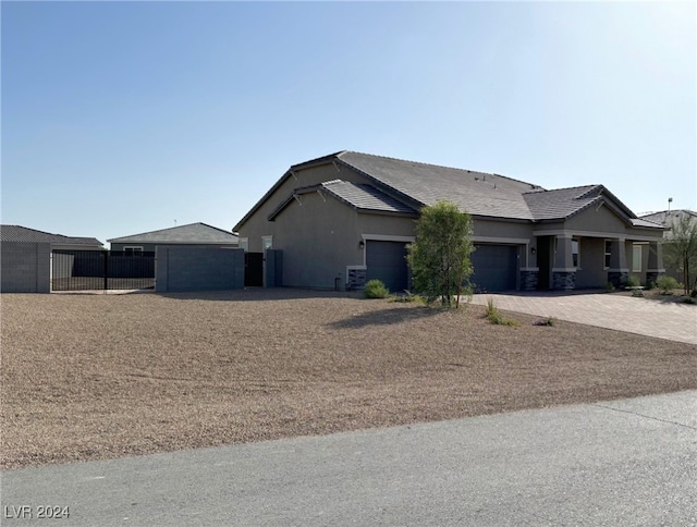 view of front facade featuring a garage