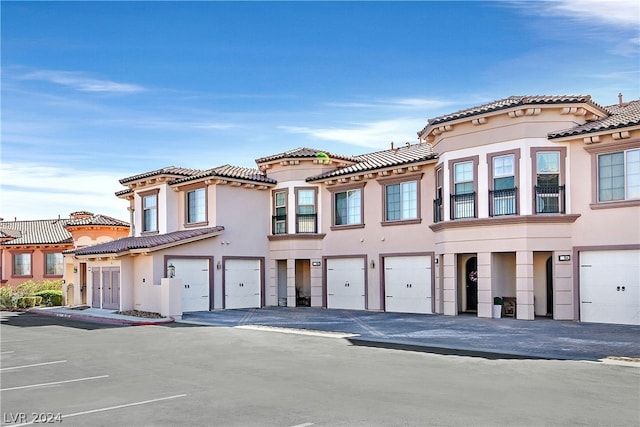 view of front facade with a garage