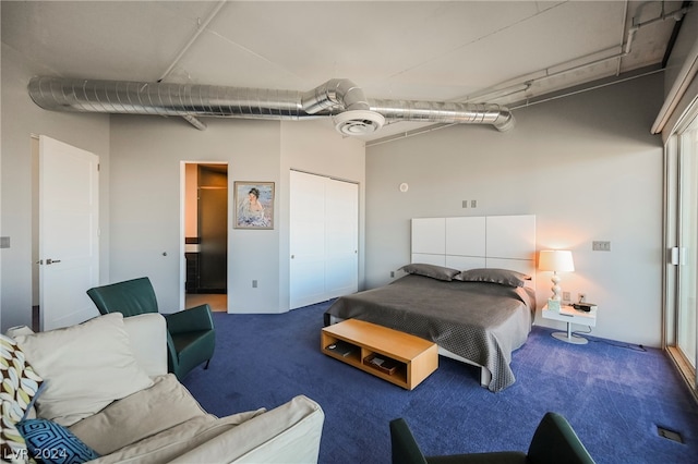 bedroom featuring carpet floors, a closet, and ceiling fan