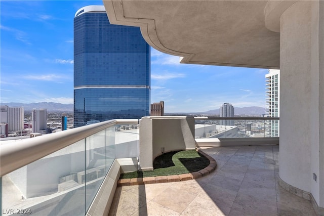 balcony featuring a mountain view