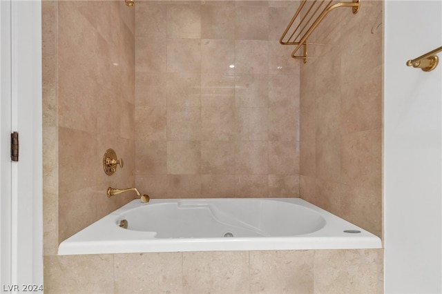 bathroom with tiled shower / bath combo