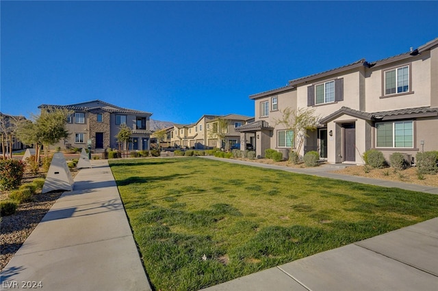 view of front facade featuring a front yard