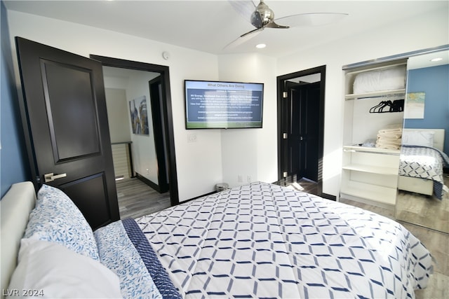 bedroom featuring a closet, dark hardwood / wood-style floors, and ceiling fan