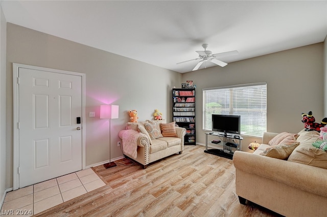 living room featuring light hardwood / wood-style floors and ceiling fan