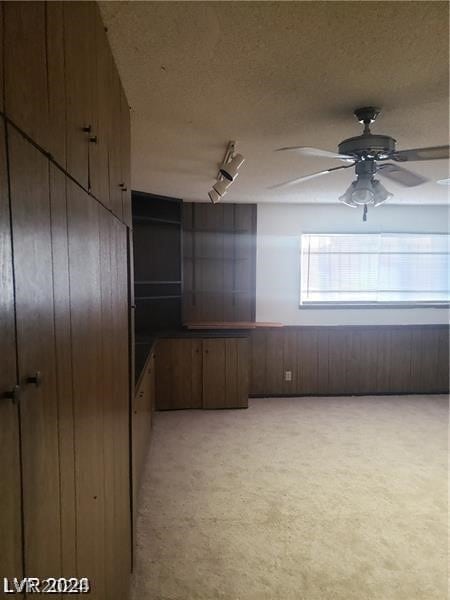 unfurnished room with ceiling fan