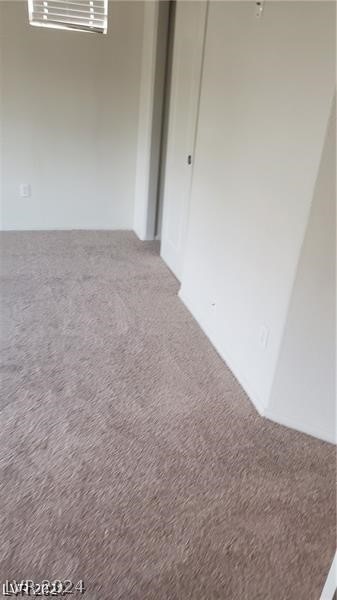 unfurnished room with carpet