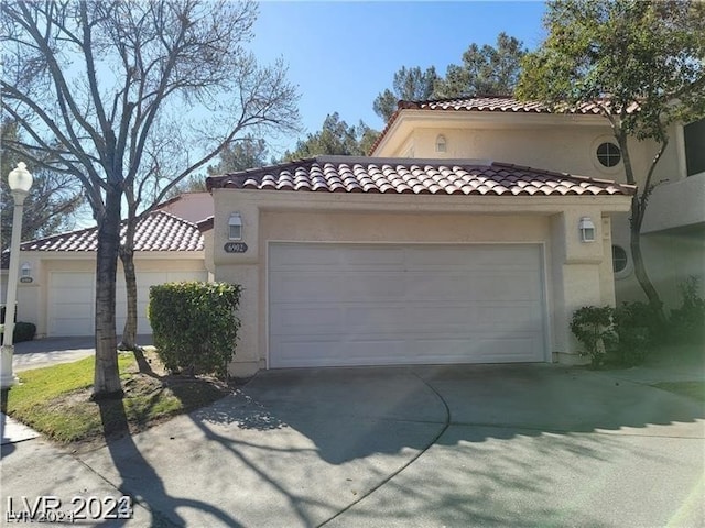 view of front facade with a garage