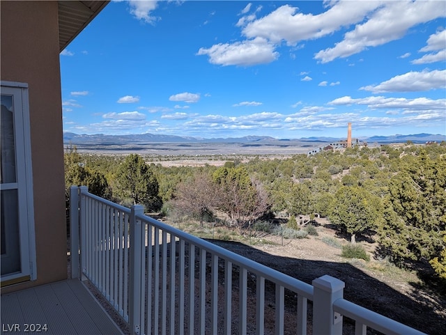 balcony featuring a mountain view