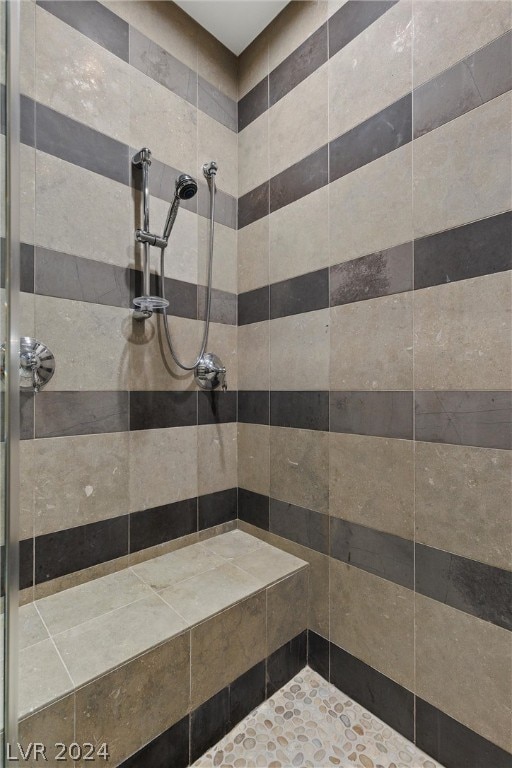 bathroom featuring a tile shower