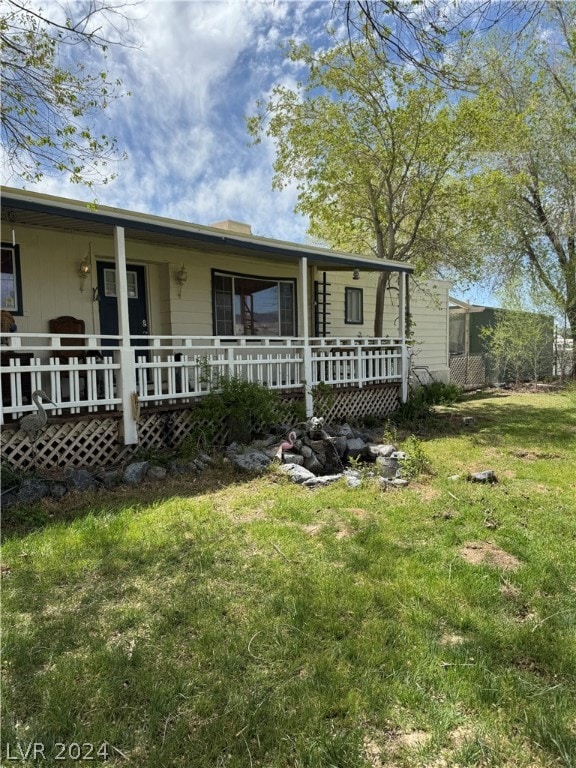 view of front of house with a front yard