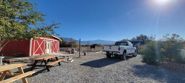 view of yard with a mountain view and an outdoor structure