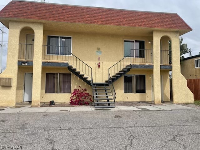 view of front of house featuring a balcony