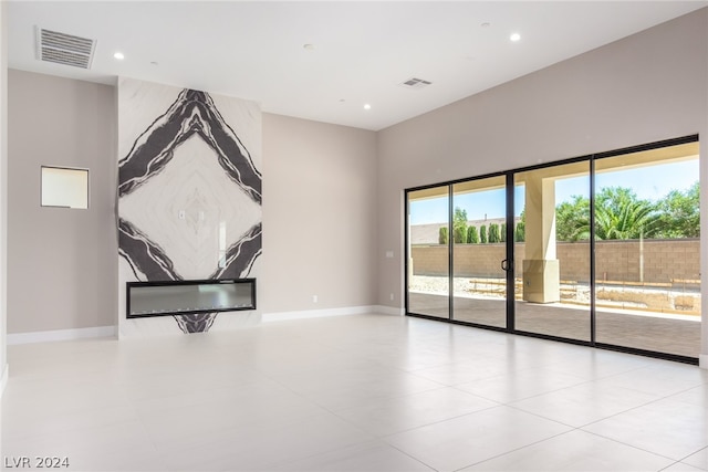 spare room featuring light tile patterned floors