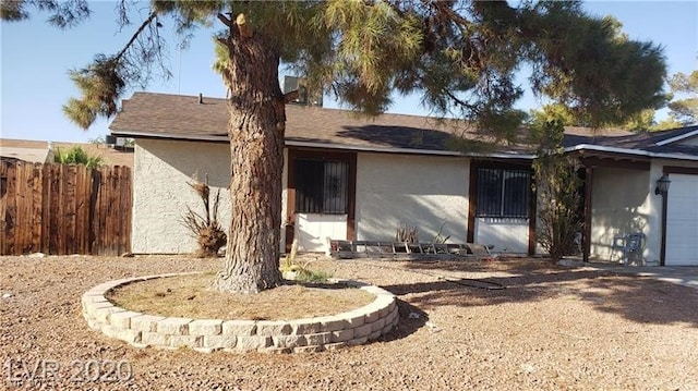 view of front facade featuring a garage